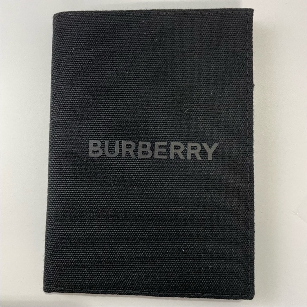 Burberry parfurms gift passport cover